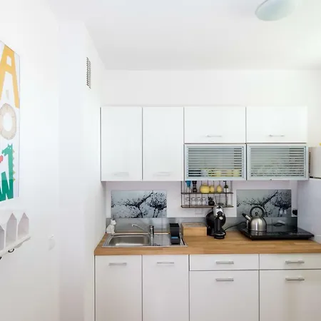 Rentplanet - Apartament Pielegniarek Апартаменты *